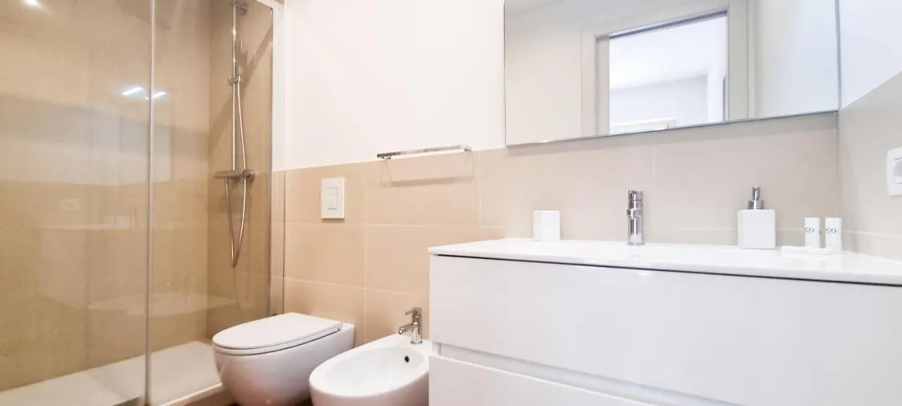 Joivy Superb Flat, 2 Balconies & Skyscrapers View Apartment Milan
